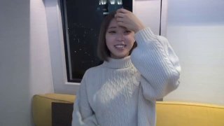 甜美骚骚小妞和小男友居家操逼 短裙骑在身上抽插 搞一会自己拿道具自慰 男友JB有点小 貌似满足不了